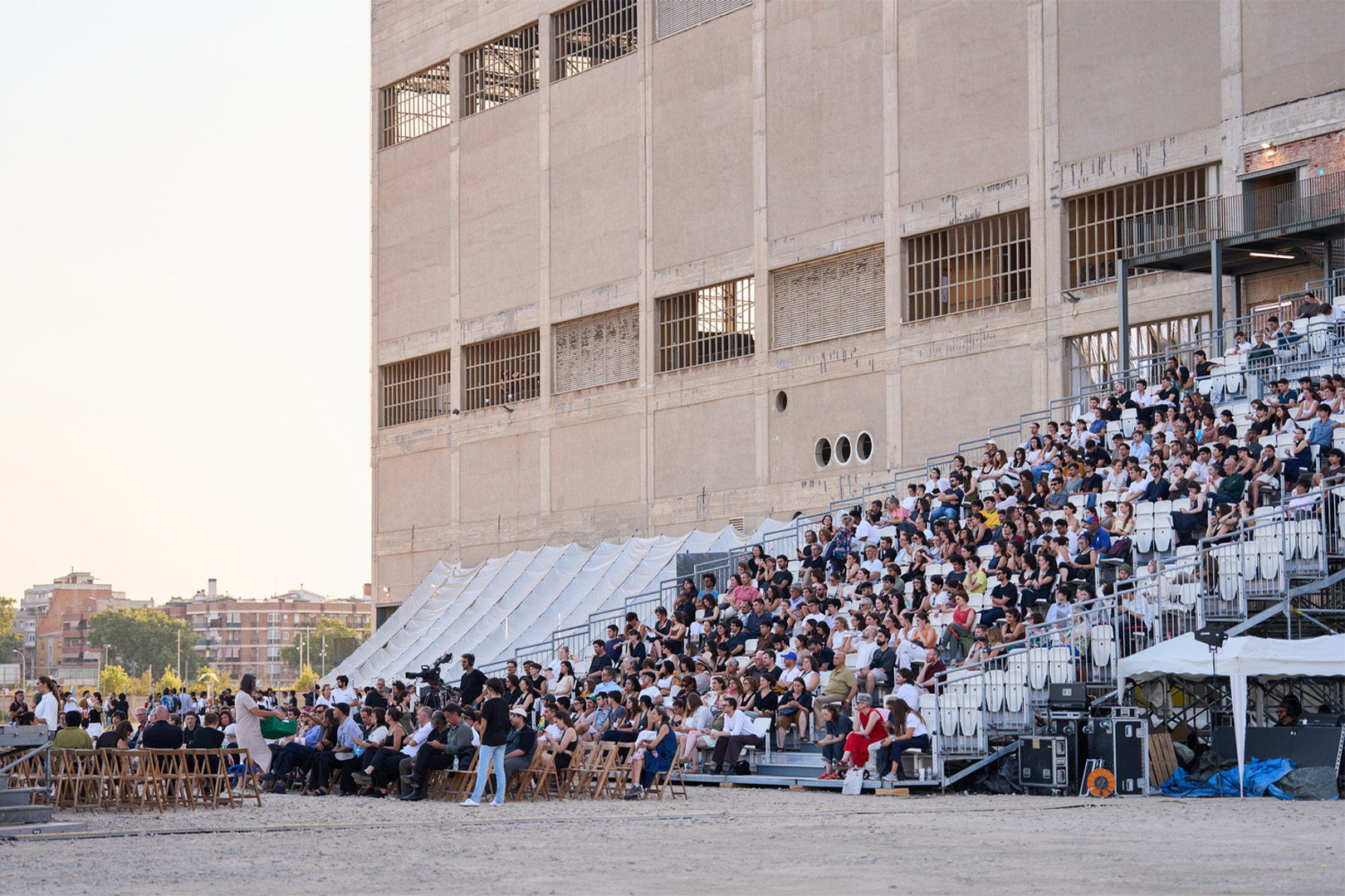 Congresbeeld, Tres Xemeneies / centrale tentoonstelling UIA 2026